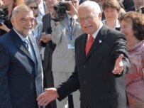 Klaus (right) with Croatian President Stipe Mesic on May 25