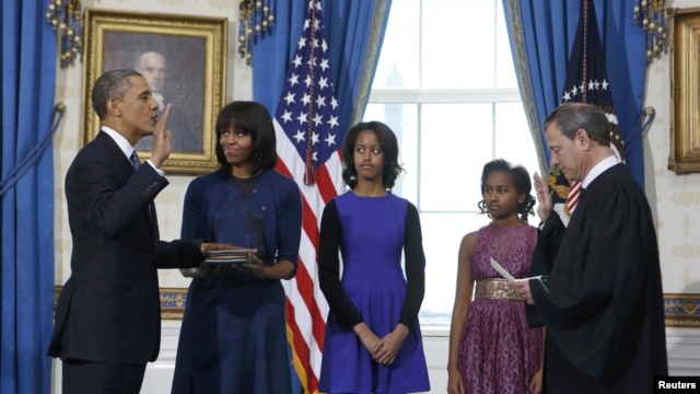 Barack Obama duke dhënë betimin... 