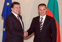 Bulgarian Prime Minister Sergei Stanishev (right) welcomes EU Commission President Jose Barroso to Sofia in May (epa)