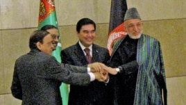 India's Petroleum Minister Murli Deopra (left), Pakistani President Asif Ali Zardari, Turkmen President Gurbanguly Berdymukhammedov, and Afghan President Hamid Karzai sign an agreement on TAPI in 2010