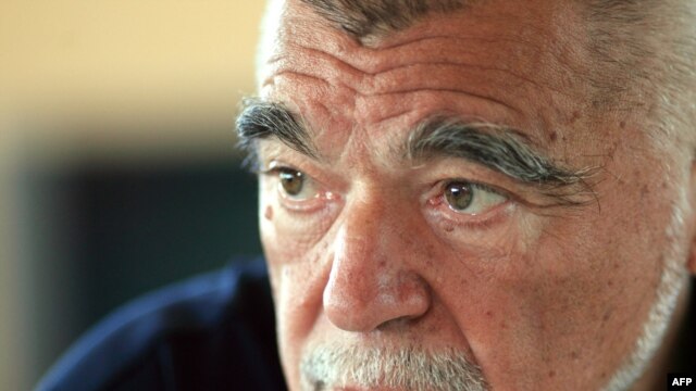 Bivši predsednik Hrvatske Stipe Mesić tokom razgovora u Zagrebu, 24. jun 2011.