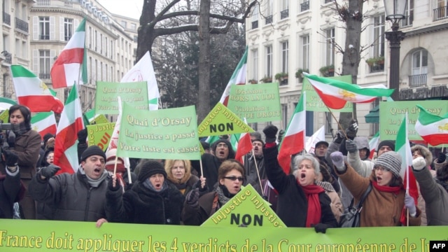 A demonstration on January 6 in Paris demanding the removal of the PMOI from the EU's list of terrorist organizations