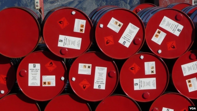 ایران تا پایان سال ۲۰۱۱ به‌طور روزانه حدود دو نیم میلیون بشکه نفت صادر می‌کرد که اکنون این میزان صادرات به یک میلیون بشکه در روز کاهش یافته است.