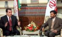 Tajik President Rakhmonov (left) with Iranian President Ahmadinejad in Tehran on 17 January (epa)