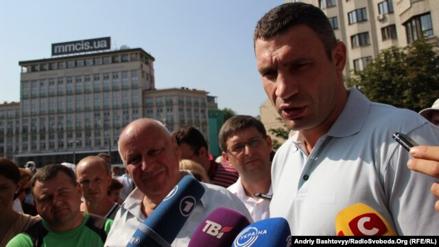 ცნობილი სპორტსმენი და ოპოზიციონერი, ვიტალი კლიჩკო საპროტესტო აქციაზე. კიევი, 4 ივლისი