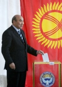 Does Kyrgyz President Akaev (voting above) have an elixir  for \
