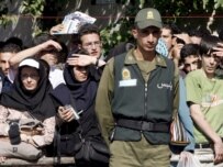 Guards and spectators watch the public execution in Tehran (epa)