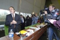 Dick Marty (left) unveils his report into alleged secret CIA detention centers in Europe (official site)