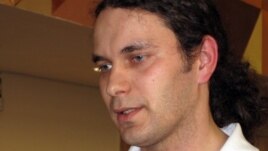 Николай Ануфриев, "Лизаның күні" акциясын ұйымдастырушы. Астана, 31 наурыз 2012 жыл.