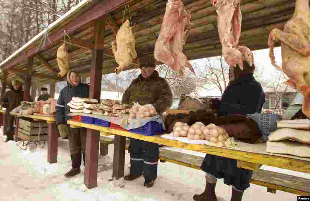 Villagers sell farm products at a street market in the Belarusian village of Shishchitsy, some 70 kilometers south of Minsk. (Reuters/Vasily Fedosenko)