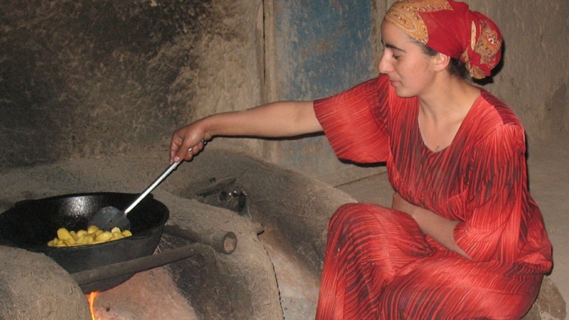 Немое большинство: Таджикские домохозяйки