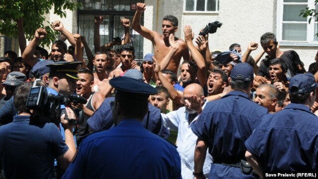 Protest Roma ispred Vlade Crne Gore, 25. jul 2012.