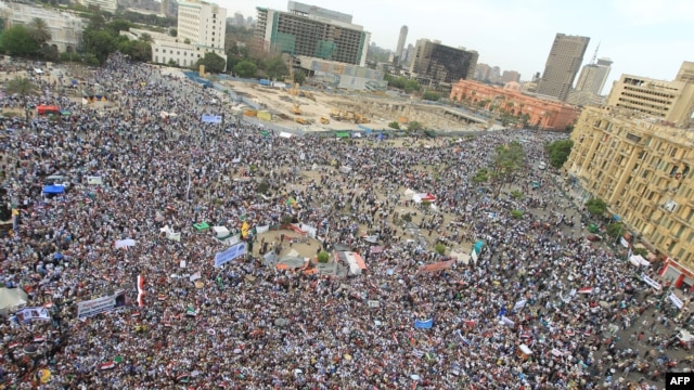 Thousands of Muslim Brotherhood and Salafist movement supporters have been protesting in a demonstration on Tahrir Square in Cairo. (file photo)