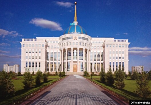 Ақорда - Қазақстан президентінің Астанадағы резиденциясы. Ресми сайттағы сурет.
