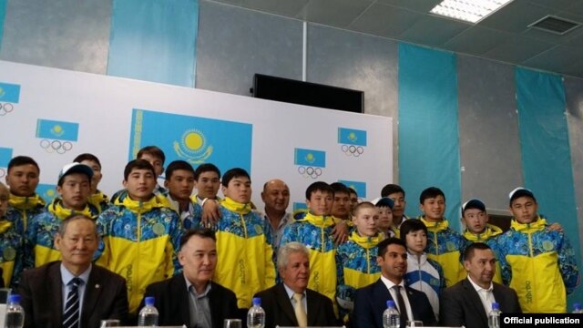 Бразилиядағы футбол академиясына баратын 26 қазақстандық жасөспірімді шығарып салу салтанаты. Алматы. 19 наурыз 2015 жыл.