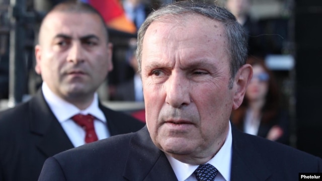 Armenia - Opposition leader Levon Ter-Petrosian at a rally in Yerevan, 20Apr2012.
