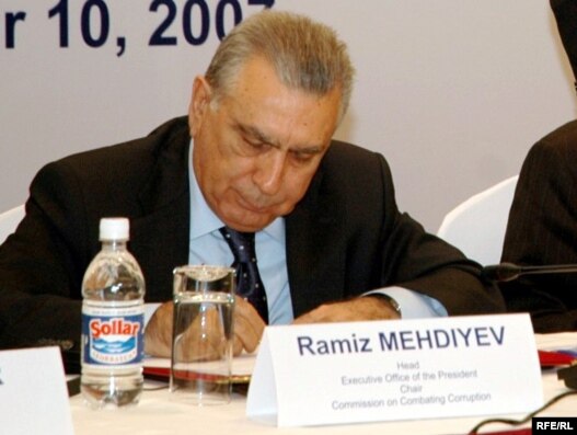 Prezident Administrasiyasının rəhbəri Ramiz Mehdiyev yazıçılara cavab verib