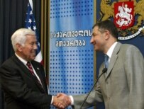 Georgian Prime Minister Zurab Noghaideli (left) greets U.S. Senator Richard Lugar (epa)