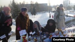 Activists set up a "toy demonstration" in Barnaul on January 14.