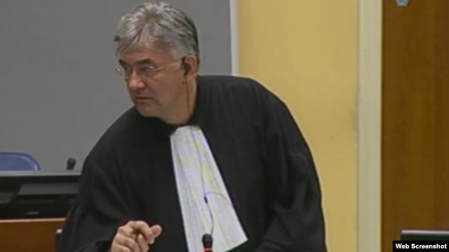Branko Lukić, branitelj Ratka Mladića tijekom unakrsnog ispitivanja svjedoka Ernauta Van Lindena, 22. kolovoz 2012.