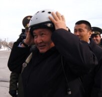 Kyrgyz Prime Minister Feliks Kulov at the Kant base (file photo) (Courtesy Photo)