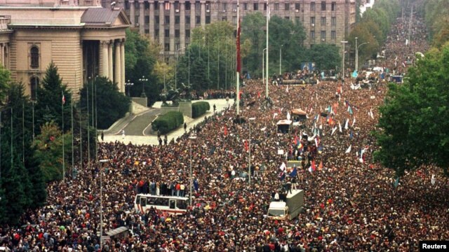Demonstracije ispred Skupštine 5. oktobra 2000.