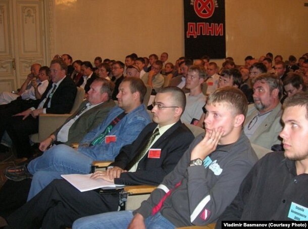 Владимир Басманов среди участников съезда ДПНИ, 2008