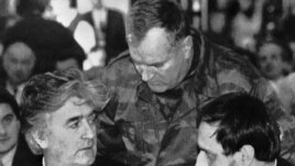Radovan Karadžić i Ratko Mladić u društvu Gorana Hadžića, siječanj 1993.