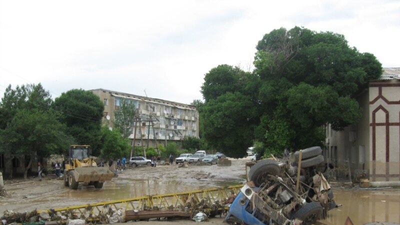 Сель в Пенджикенте разрушил три моста