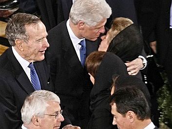 Джон Мэйджар, Джордж Буш і Біл Клінтан спачуваюць сваякам Ельцына