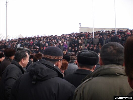 Protesters in Naryn were also registering their opposition to price hikes on utilities.