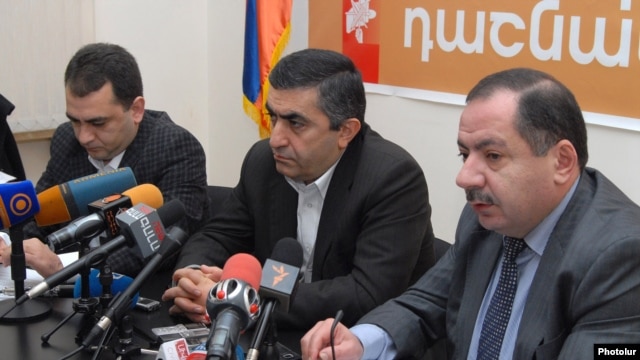 Armenia - Aghvan Vartanian (R) and other leaders of the Armenian Revolutionary Federation at a news conference in Yerevan, 26Dec2012.