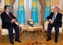 Rahmon and Nazarbaev at a meeting in Astana earlier this year (official site)
