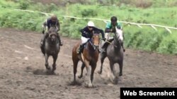Ипподромда ат жарыс өтті. Алматы, 9 мамыр 2016 жыл.