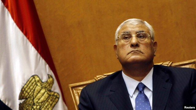عدلی منصور، رئیس جمهور موقت مصر، وعده برگزاری انتخابات تا ۶ ماه آینده را داده است