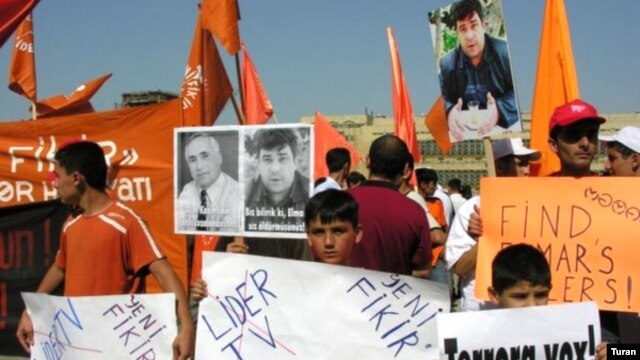 Azerbaijan -- A demonstration in memory of Elmar Huseynov