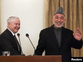 افغان ولسمشر حامد کرزي نن په کابل کې د امریکا د دفاع له وزیر رابرټ ګیټس سره یو ځای په یوه خبري غونډه کې خبرې وکړې . 