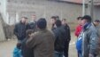 Жителите на Лојане раскажуваат дека веќе две години нивното село е полно со имигранти од Азија и Африка, кои се обидуваат нелегално да стигнат во Западна Европа.