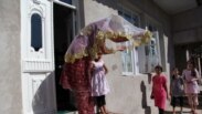Ўзбекистонда кўп хотинлилик урф бўлаётганидан ташвиш билдирмоқда кузатувчилар.