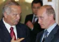 Uzbek President Islam Karimov (left) with Russian President Vladimir Putin at a summit of the Shanghai Cooperation Organization in 2005 (epa)