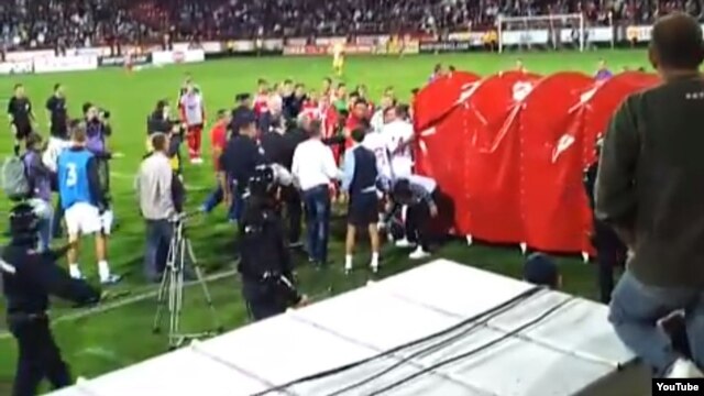 Incident na utkamici Srbije i Engleske