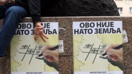Beograd: Posteri koji pozivaju na proteste protiv NATO-a, jun 2011.
