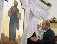 Patriarch Aleky (left) and President Putin see eye-to-eye (epa)