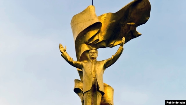 The Turkmenbashi statue that now stands on top of the "Monument of Neutrality" in Ashgabat.