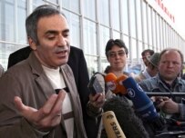 Garry Kasparov was detained at Moscow airport (epa)