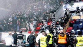 Neredi na košarkaškoj utakmici između Crvene zvezde i Partizana