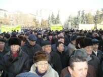 Mourners gathered in Almaty today to remember Sarsenbaev (RFE/RL)