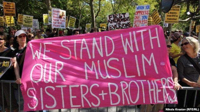 One of the counterdemonstrations in September 2010 condemning the efforts to prevent planners from creating the Muslim community center at "Park 51."