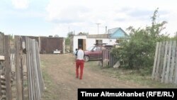 Көпір салу үшін бұзылатын саяжайлар. Павлодар, 2016 жылдың мамыры.