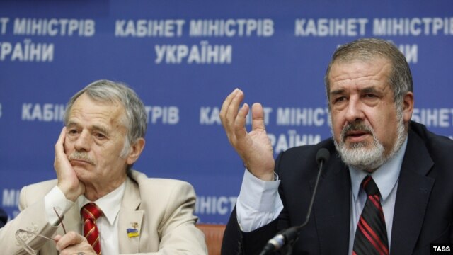 Лідер кримськотатарського народуголова Мустафа Джемілєв (Л) і голова Меджлісу Рефат Чубаров (П)